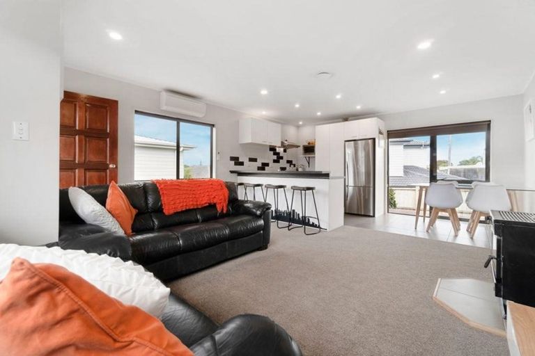 Photo of property in 44b Matipo Road, Te Atatu Peninsula, Auckland, 0610