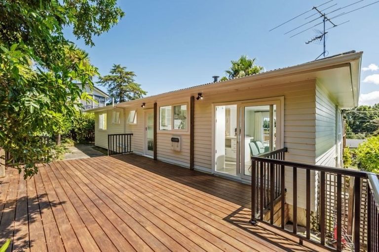 Photo of property in 17 Coroglen Avenue, Birkenhead, Auckland, 0626