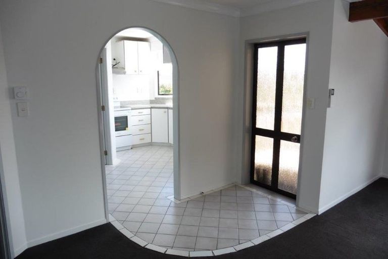 Photo of property in 37 Kirrie Avenue, Te Atatu South, Auckland, 0610