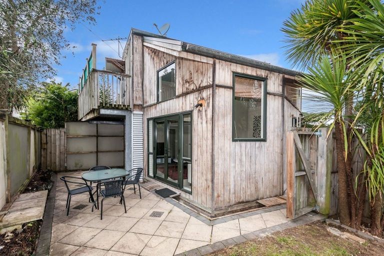 Photo of property in 1/799 Beach Road, Browns Bay, Auckland, 0630
