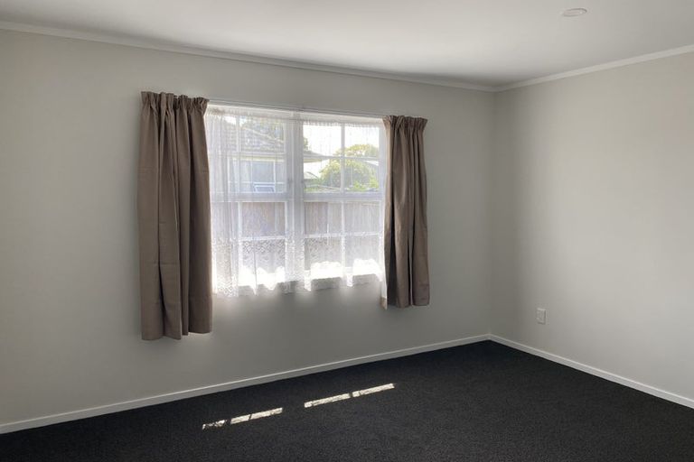 Photo of property in 12 Edwards Avenue, Henderson, Auckland, 0610