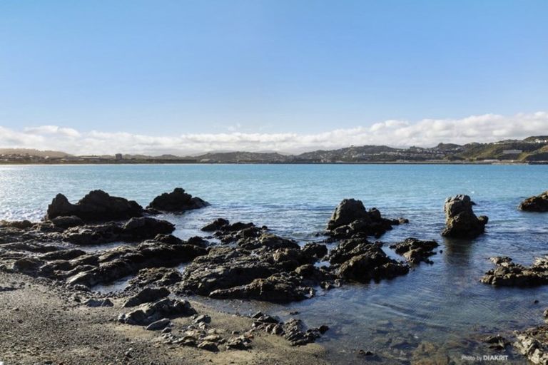 Photo of property in 277 Queens Drive, Lyall Bay, Wellington, 6022