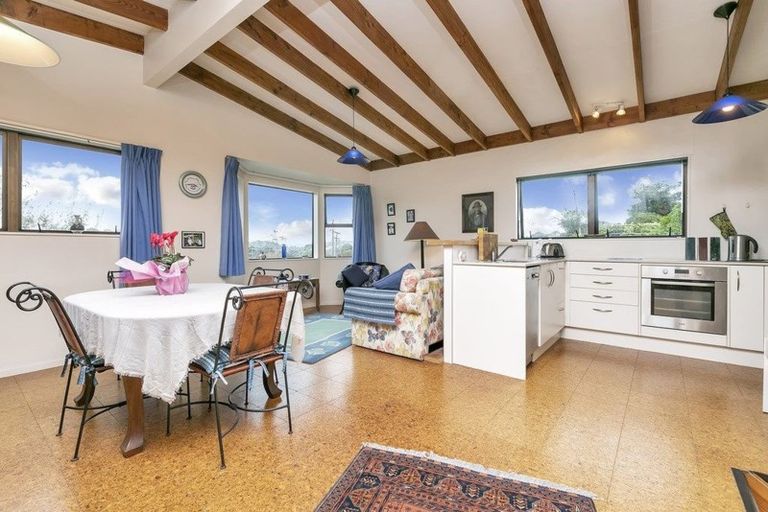 Photo of property in 2/26 Colonial Road, Birkenhead, Auckland, 0626