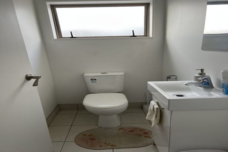 Photo of property in 13 Merlot Way, Te Atatu South, Auckland, 0610