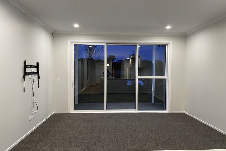 Photo of property in 16 Koreke Close, Kenepuru, Porirua, 5022