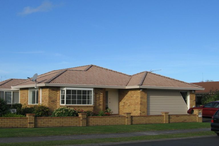 Photo of property in 42 Lakeside Drive, Orewa, 0931