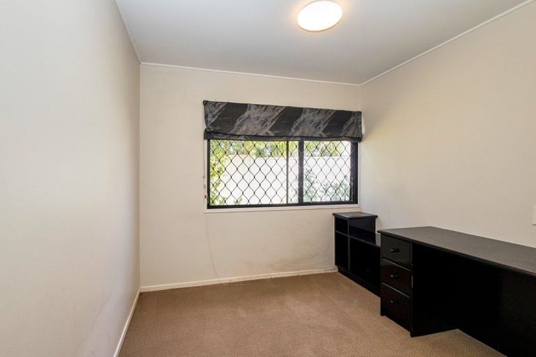 Photo of property in 20 Gillard Place, Eastern Beach, Auckland, 2012