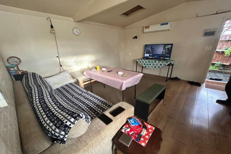 Photo of property in 118 View Road, Sunnyvale, Auckland, 0612