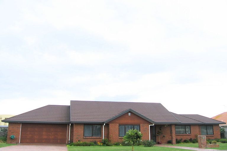 Photo of property in 11 Kotuku Drive, Paraparaumu Beach, Paraparaumu, 5032