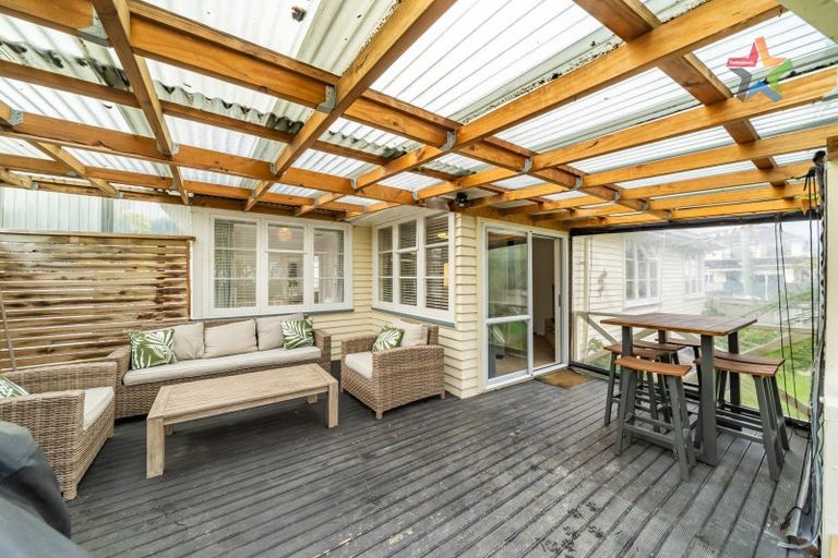 Photo of property in 1 Waldie Grove, Avalon, Lower Hutt, 5011