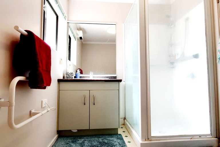 Photo of property in 42d Kitchener Road, Waiuku, 2123