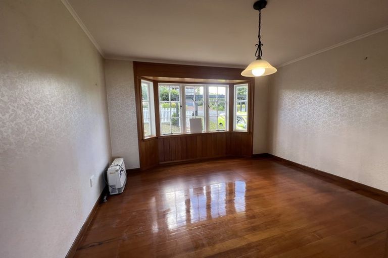 Photo of property in 41 Montgomery Avenue, Rothesay Bay, Auckland, 0630