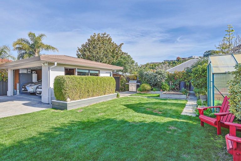 Photo of property in 102 Church Road, Taradale, Napier, 4112