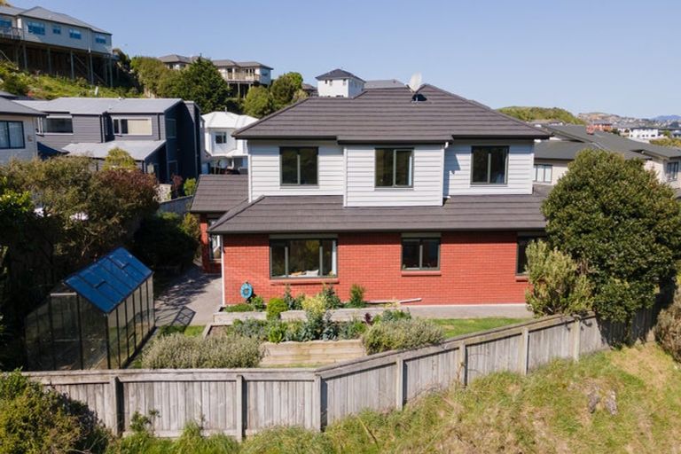 Photo of property in 17 Cheetwood Street, Churton Park, Wellington, 6037