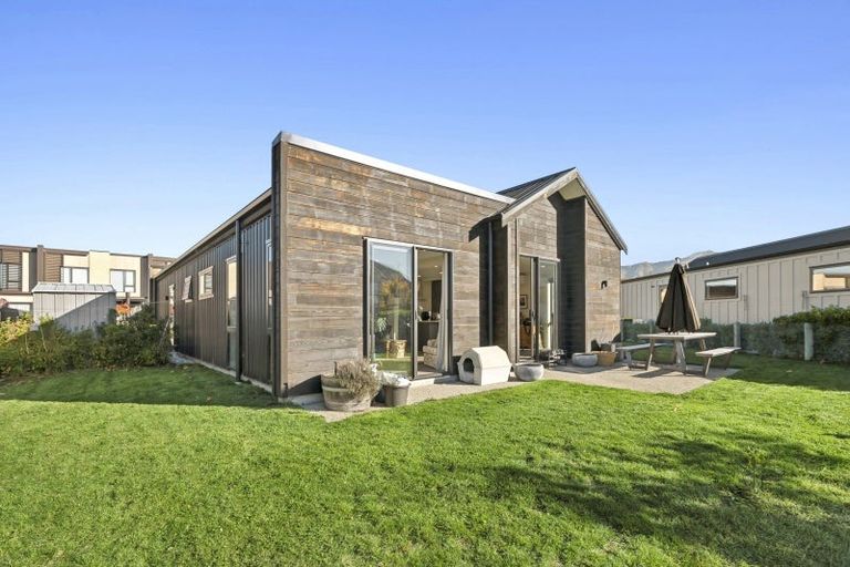 Photo of property in 5 Mount Creighton Crescent, Wanaka, 9305