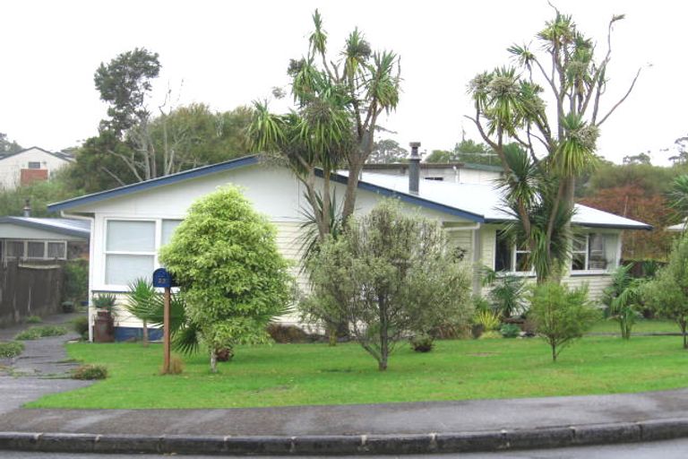 Photo of property in 22 Lucinda Place, Glen Eden, Auckland, 0602