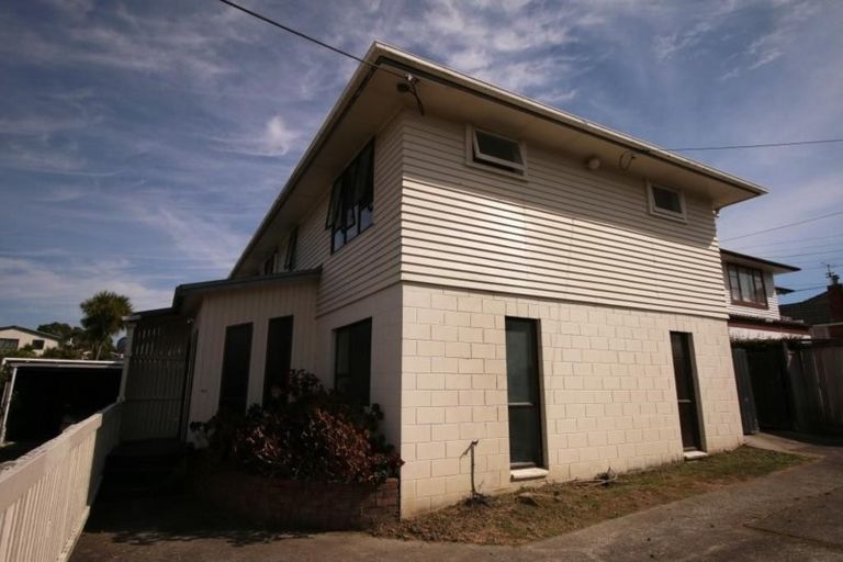 Photo of property in 42 Roberts Road, Te Atatu South, Auckland, 0610