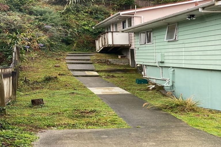 Photo of property in 54 Lincoln Avenue, Tawa, Wellington, 5028