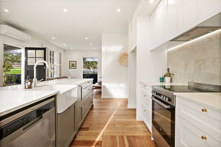 Photo of property in 1223 Old North Road, Helensville, 0875