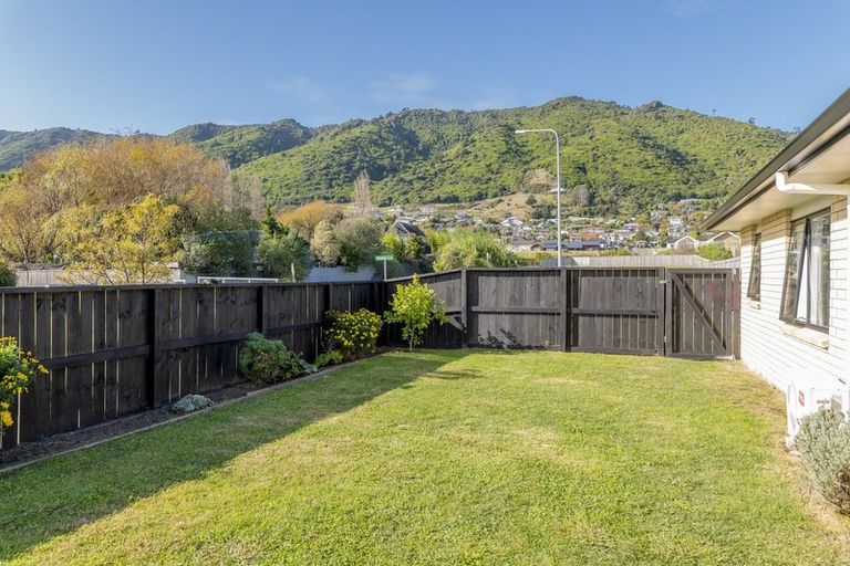 Photo of property in 25 Mahia Lane, Waikanae, 5036