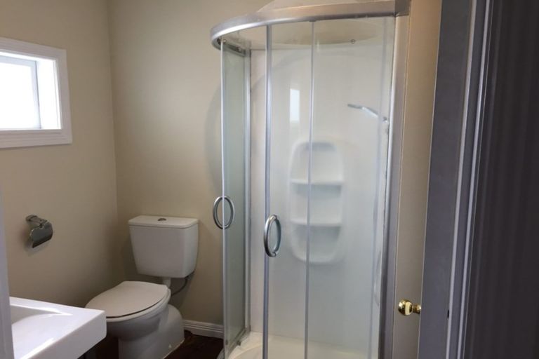 Photo of property in 3 Pleasant Road, Glen Eden, Auckland, 0602