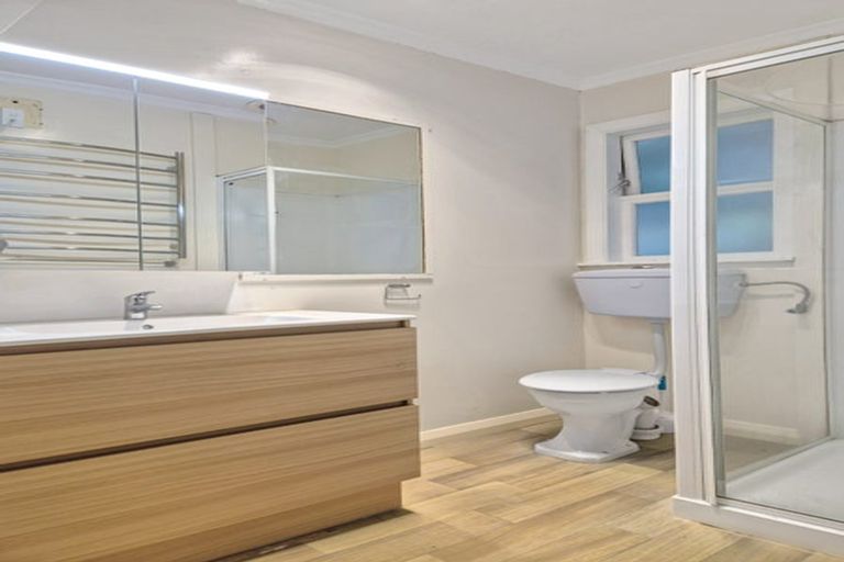 Photo of property in 50 Randwick Road, Northland, Wellington, 6012