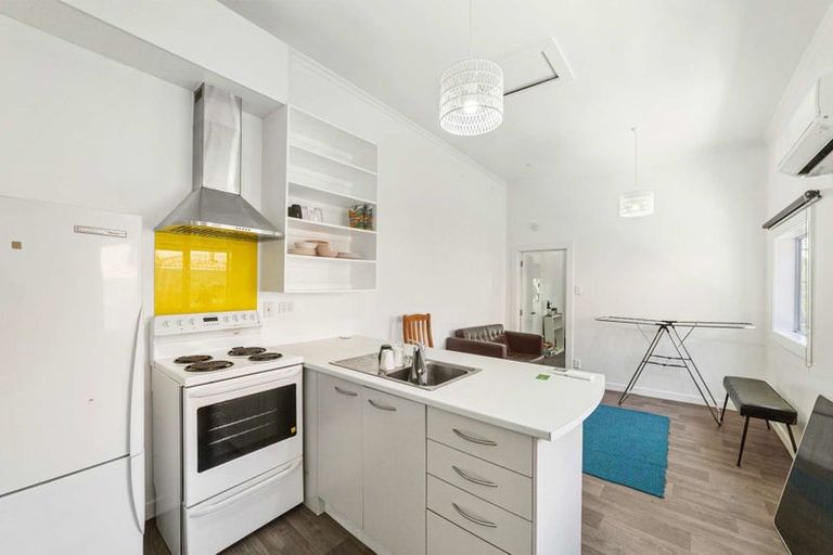 Photo of property in 17 Adams Terrace, Aro Valley, Wellington, 6021