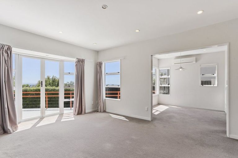 Photo of property in 2/5a Madeley Road, Mount Pleasant, Christchurch, 8081
