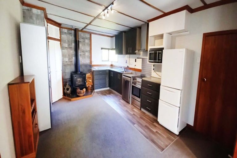 Photo of property in 33 Clifden Highway, Tuatapere, 9620