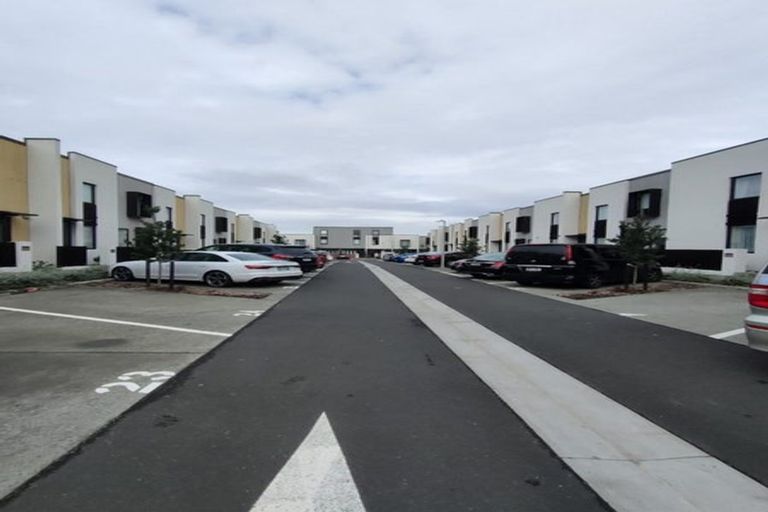 Photo of property in 65a/6 Hogans Road, Glenfield, Auckland, 0629