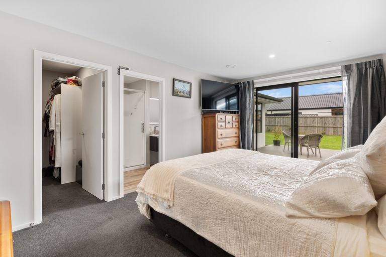 Photo of property in 17 Rodeo Place, Outram, 9019