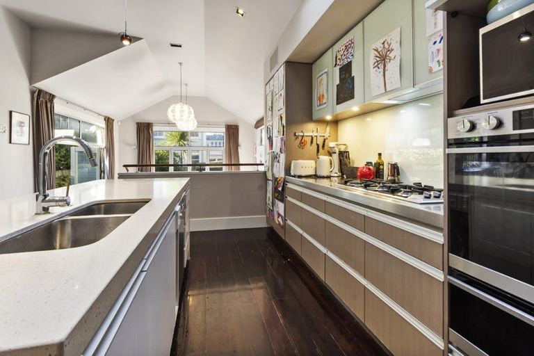 Photo of property in 12 Burnell Avenue, Thorndon, Wellington, 6011