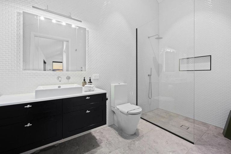 Photo of property in 24 Seacliffe Avenue, Belmont, Auckland, 0622