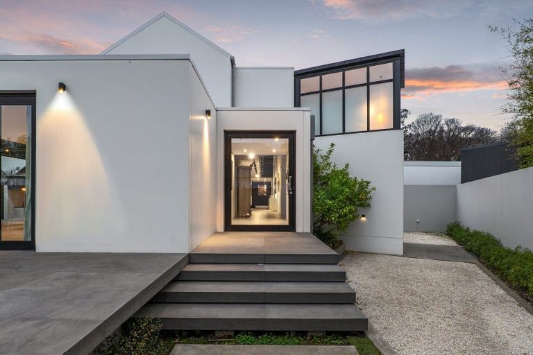 Photo of property in 7 Helmores Lane, Merivale, Christchurch, 8014