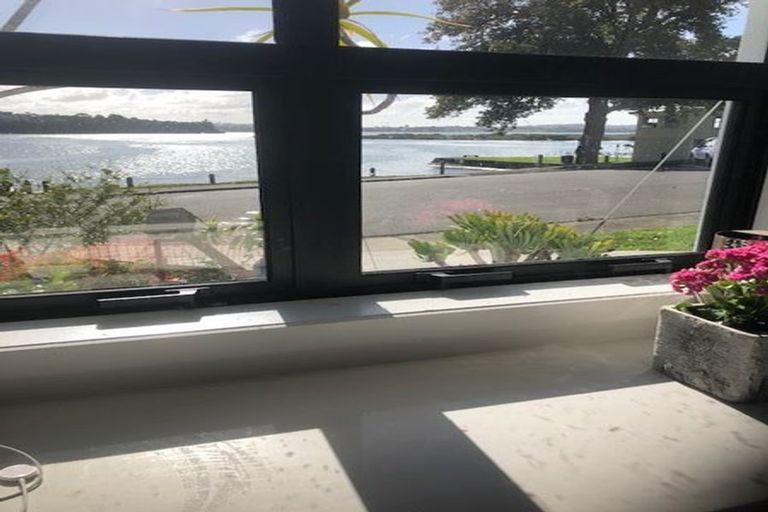 Photo of property in 16 Chapman Road, Te Atatu Peninsula, Auckland, 0610