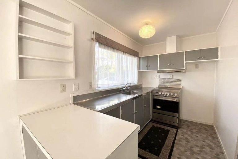 Photo of property in 5 Marlene Avenue, Te Atatu South, Auckland, 0610