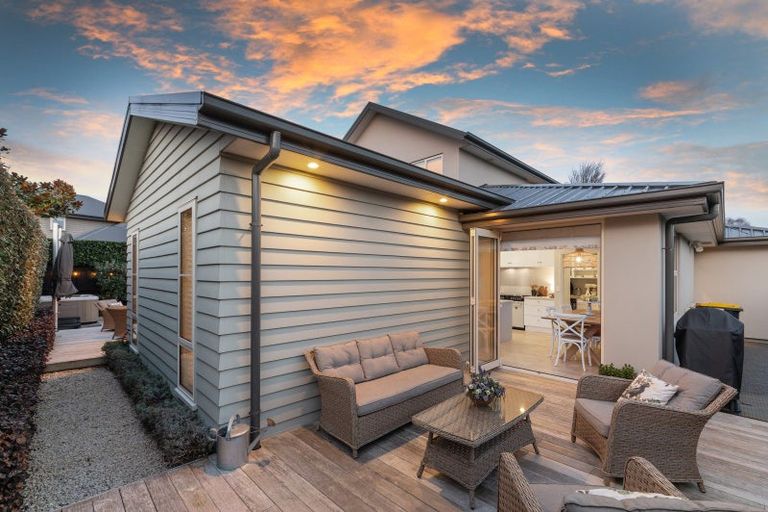 Photo of property in 2 Glen Bridge Lane, Harewood, Christchurch, 8051