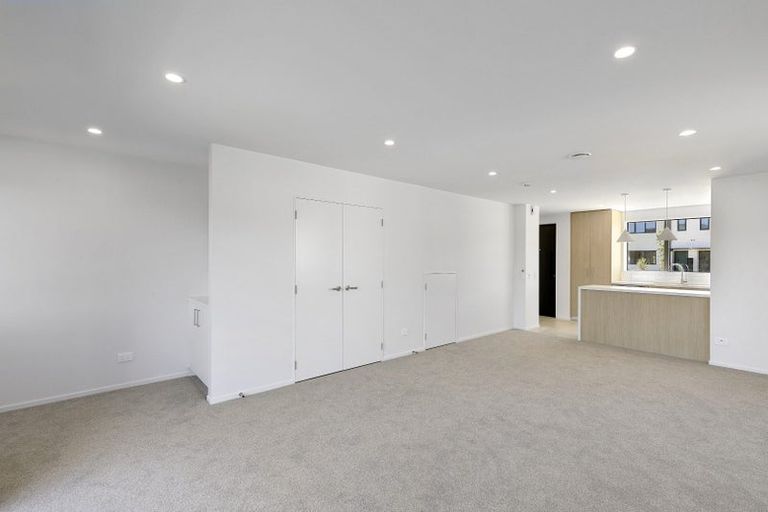 Photo of property in 36 Turtleback Avenue, Whitby, 5024