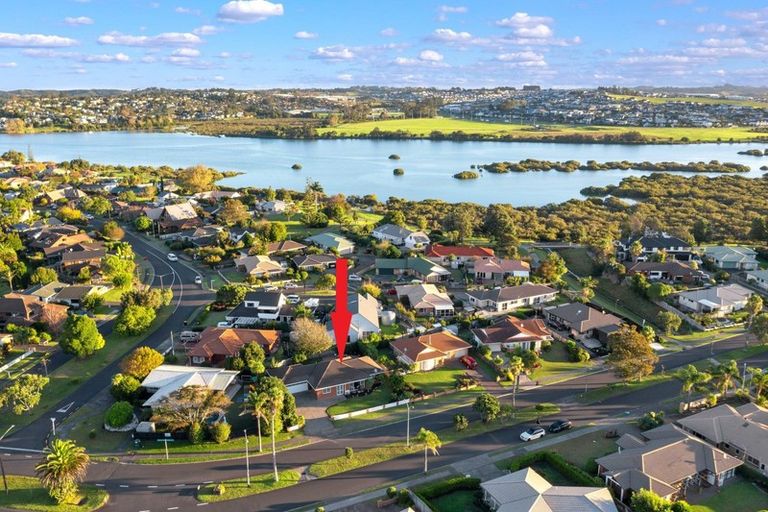 Photo of property in 198 Lakeside Drive, Orewa, 0931