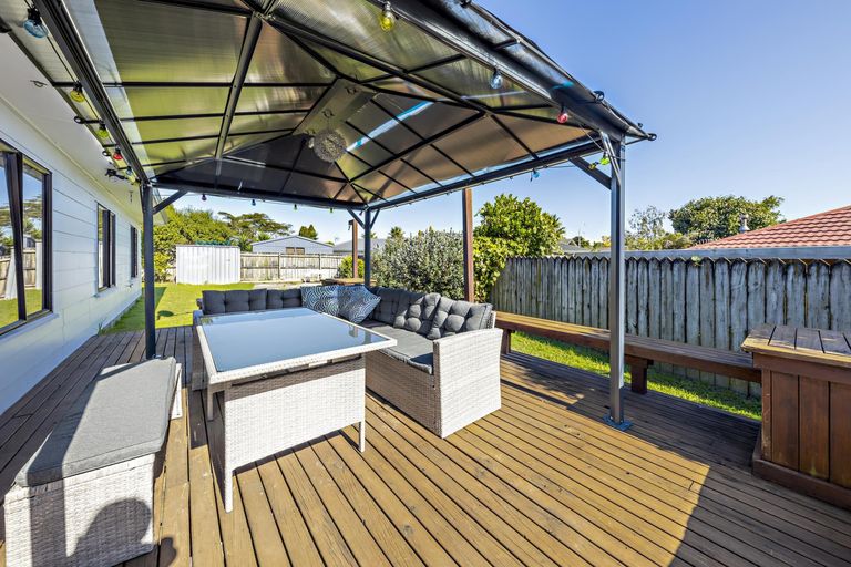 Photo of property in 12 Rosemead Place, Randwick Park, Auckland, 2105