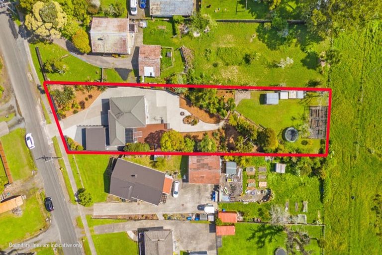 Photo of property in 18 Grassmere Road, Henderson Valley, Auckland, 0612