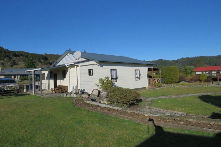 Photo of property in 32- 34 Coal Street, Reefton, 7830