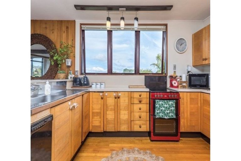 Photo of property in 35 Neptune Avenue, Beach Haven, Auckland, 0626