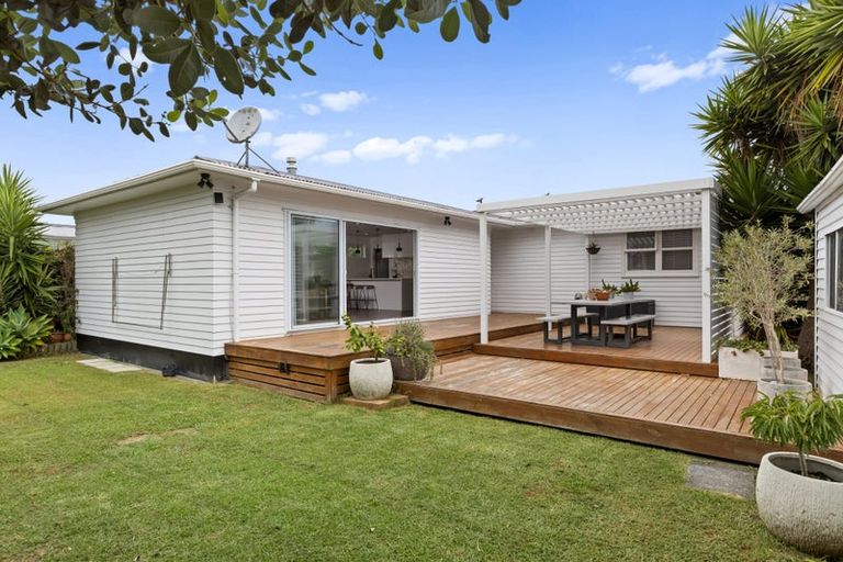 Photo of property in 11 Brennan Avenue, Te Atatu Peninsula, Auckland, 0610