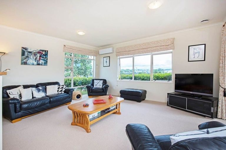 Photo of property in 4 Saltwood Street, Red Beach, 0932