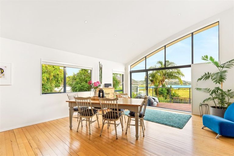 Photo of property in 48 Renata Crescent, Te Atatu Peninsula, Auckland, 0610