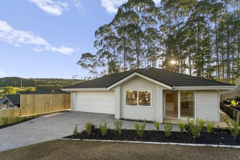 Photo of property in 5 Maraeariki Avenue, Orewa, 0931