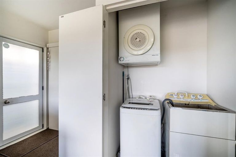 Photo of property in 51 Queen Mary Avenue, New Lynn, Auckland, 0600