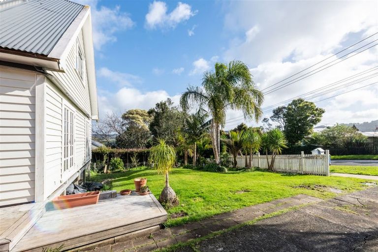 Photo of property in 10 Grendon Road, Titirangi, Auckland, 0604