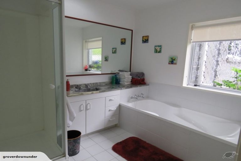 Photo of property in 327 Kaipara Road, Papakura, 2582